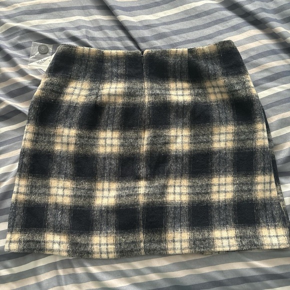 Medium Forever 21 plaid faux button up skirt with tags still on - Picture 2 of 4